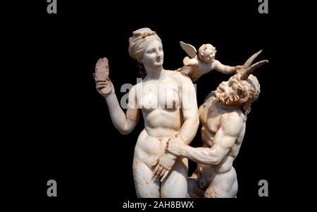Hellenstic Marmorstatue Gruppe der Aphrodite (Venus) mit Pan und Eros, ca. 100 v. Chr., Haus der Poseidonaistai von Beryttos, Delos, Athen nationalen Archa Stockfoto