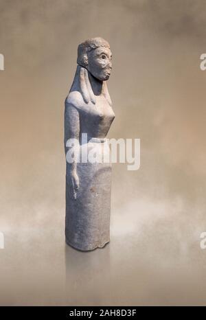 Pentelic Marmor Antike Griechische archaische Statue einer Frau, die in Pyoan Apollo Sanctuary, Böotien, Ende 7 Cent BC, Athen Nationalen Archäologischen Mu gefunden Stockfoto