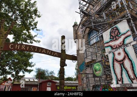 Kopenhagen, Dänemark - 12 September 2019: Christiania Bezirk Eingangsschild Stockfoto