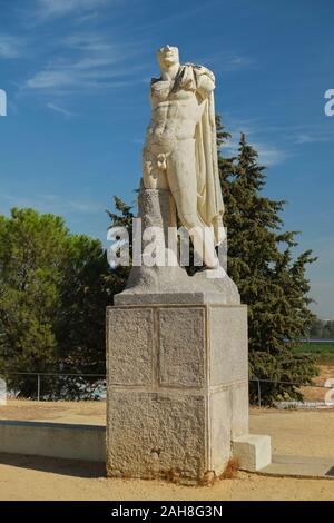 Skulptur von Kaiser Trajan (Kopie), Italica, Sevilla, Andalusien, Spanien. Stockfoto