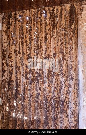 Die korrodierte Metall Wände der Gebäude an den verlassenen Humberstone Salpeter Fabrik in der Atacama-wüste, Chile Stockfoto