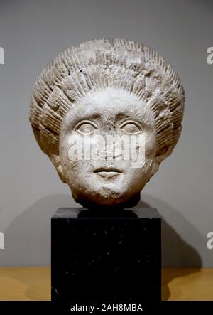 Weibliche Portrait. Ende des 1. Jahrhundert nach Christus. Hispanic Werkstatt. Kalkstein. Museu Frederic Stuten, Barcelona, Katalonien, Spanien. Stockfoto