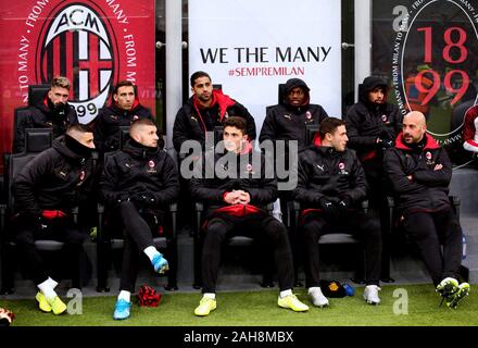 Mailand, ITALIEN - 15. Dezember 2019: Mailänder Spieler für Ersatzspieler vor der Serie A 2019/2020 MAILAND gegen SASSUOLO im San Siro Stadium. Stockfoto