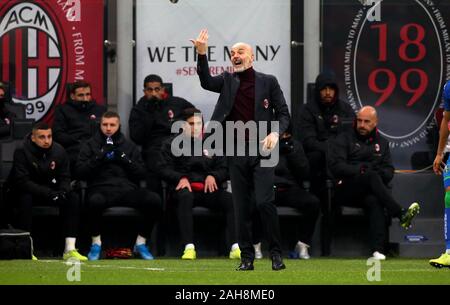 Mailand, ITALIEN - 15. Dezember 2019: Stefano Pioli Cheftrainer von Mailand reagiert während der Serie A 2019/2020 MAILAND gegen SASSUOLO im San Siro Stadium. Stockfoto
