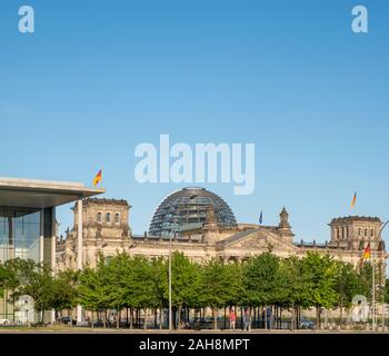 Der Reichstag Gebäude, in dem der Bundestag Bundestag. In der hitzeperiode fotografiert, Juni 2019. Stockfoto