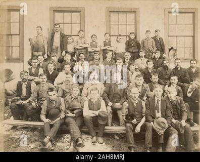 Antike c 1890 Foto, "die Arbeiter am Crandall, Stein & Co. Beförderung hardware Factory in Binghamton, New York." Quelle: original Foto Stockfoto