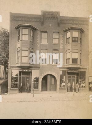 Antike c 1890 Foto, Bank von Montclair und Bangert der Apotheke in Montclair, New Jersey. Quelle: original Foto Stockfoto