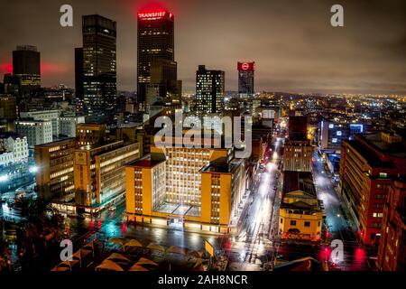 Johannesburg, Südafrika - Dezember 3, 2019-dramatische Nacht Luftbild der Innenstadt Stockfoto