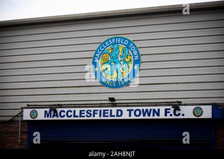 Eine Außenansicht der Boden vor Macclesfield Town Grimsby Town in einem SkyBet Liga 2 Befestigung am Moss Rose gespielt. Der Heimverein hatte Probleme, die im Vorfeld dieses Fixture mit der EFL Abzug der Punkte erlitten, nachdem sie Mitarbeiter zu bezahlen und sie hatten ein Spiel verschoben. Dieses Match endete in einem 1-1 zeichnen, durch eine Masse von 1.991 beobachtet. Stockfoto