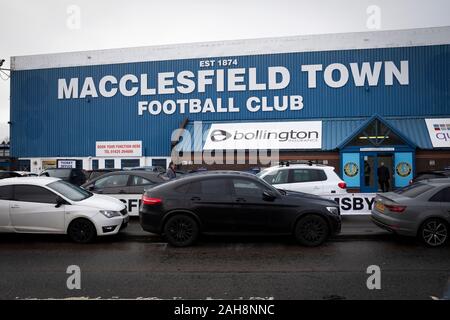 Eine Außenansicht der Boden vor Macclesfield Town Grimsby Town in einem SkyBet Liga 2 Befestigung am Moss Rose gespielt. Der Heimverein hatte Probleme, die im Vorfeld dieses Fixture mit der EFL Abzug der Punkte erlitten, nachdem sie Mitarbeiter zu bezahlen und sie hatten ein Spiel verschoben. Dieses Match endete in einem 1-1 zeichnen, durch eine Masse von 1.991 beobachtet. Stockfoto