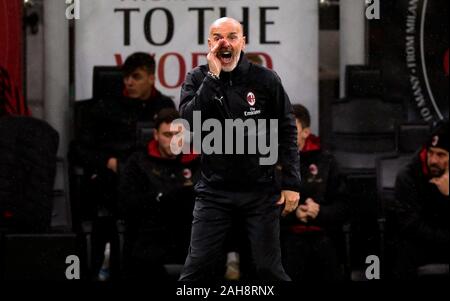 Mailand, ITALIEN - 23. November 2019: Stefano Pioli Cheftrainer von Mailand reagiert während der Serie A 2019/2020 MAILAND gegen NEAPEL im San Siro Stadium. Stockfoto