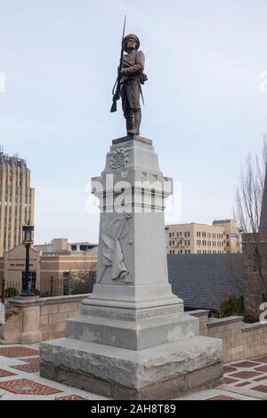 USA Virginia VA Lynchburg ein Monument Statue die Konföderierten Soldaten, die in den Vereinigten Staaten der Bürgerkrieg Rebel Flag gekämpft zu Ehren Stockfoto