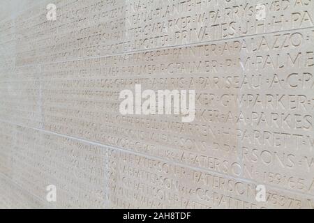 Namen der Soldaten im WK I. Canadian National Vimy Memorial gesunken (Ersten Weltkrieg Memorial) auf die Vimy Ridge in der Nähe von Arras. Stockfoto