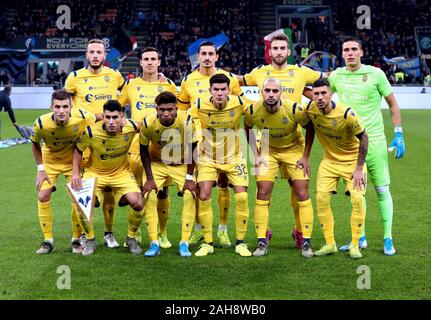 Mailand, ITALIEN - 09. November 2019: Verona-Spieler posieren vor der Serie A 2019/2020 INTER V VERONA im San Siro Stadium. Stockfoto