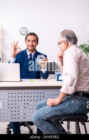 Der Finanzberater, Pensionierung, alter Mann Stockfoto