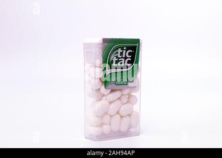 TIC TAC Mint Bonbons. Tic Tac ist eine Marke von Ferrero. Stockfoto