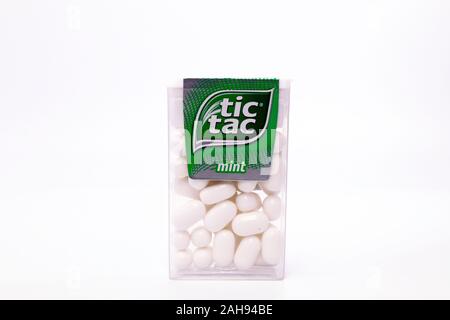 TIC TAC Mint Bonbons. Tic Tac ist eine Marke von Ferrero. Stockfoto