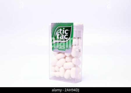 TIC TAC Mint Bonbons. Tic Tac ist eine Marke von Ferrero. Stockfoto