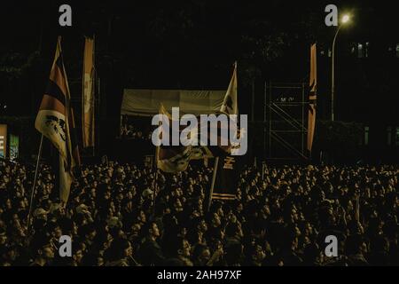 Taipei, Taiwan. 21 Dez, 2019. Fans nehmen an der Chtonischen Konzert und zur Unterstützung der Freddy Lim legislative Campaign bei Ketagalan Boulevard in Taipeh. Kredit Walid: Berrazeg/SOPA Images/ZUMA Draht/Alamy leben Nachrichten Stockfoto