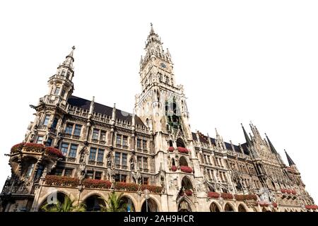 Neues Rathaus von München isoliert auf weißem Hintergrund. Das Neue Rathaus, der Marienplatz, der Stadtplatz im historischen Zentrum. Deutschland, Europa Stockfoto