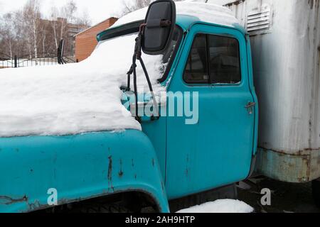 Alte sowjetische Truck. Blaue Truck. Stockfoto