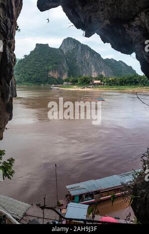 Blick über den Mekong Fluss von Pak Ou Höhlen, Laos Stockfoto