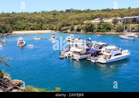 Sydney, Australien - 28. Dezember 2013: Boote te Bucht von Collins flachen Strand vertäut, Manly. Die Bucht ist ein beliebter Spot fahren. Stockfoto