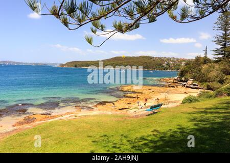 Sitzbank mit Blick über Manly Cove, Sydney, Australien Stockfoto