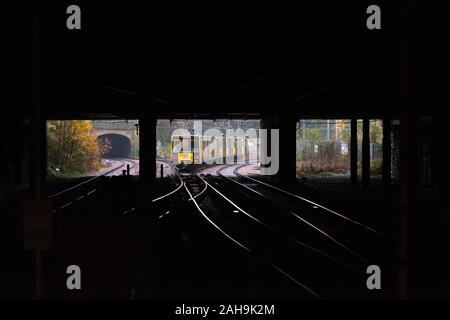 Nexus Tyne und U-Bahnen abfahren von Sunderland Bahnhof mit einem Dienst South Hylton Verschleiß Stockfoto