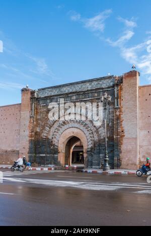 Bab Agnaou, südlichen Tor Exit von Medina, Eingang der Stadt Marrakesch, Marokko. Stockfoto