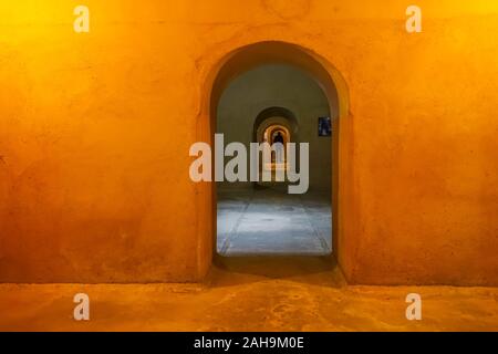 Untergeschoss unter El Badi Palast aus Saadian Dynastie, 16. Jahrhundert, Ruinen, Marrakech, Marokko, Nordafrika. Stockfoto