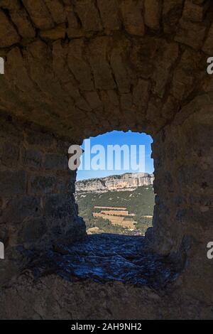 Die Ruinen des Schlosses von Montferrand auf dem Gipfel des Pic St. Loup, st-mathieu-de-Treviers, Occitanie Frankreich Stockfoto