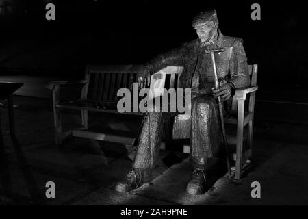 Freddie Gilroy Skulptur am Marine Drive in North Bay, Scarborough, North Yorkshire Stockfoto