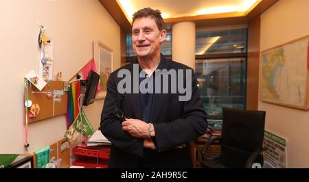 Der Vorsitzende der Gruenen, Eamon Ryan in seinem Leinster House in Dublin. Stockfoto