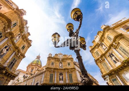 Quattro Canti, (Piazza Vigliena), ist eine barocke Platz in Palermo, Sizilien, Süditalien. Stockfoto