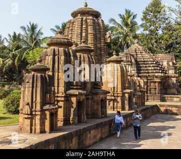 Bhubaneshwar, Orissa, Indien - Februar 2018: Der Tempelhaufen innerhalb des alten Hindu-Tempelkomplexes von Mukteshvara in der Altstadt. Stockfoto