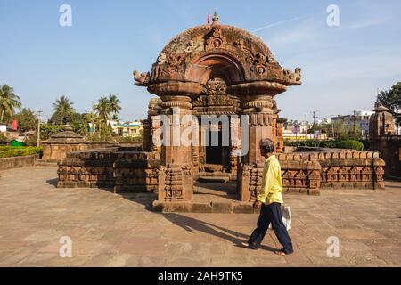 Bhubaneshwar, Orissa, Indien - Februar 2018: Der wunderschön dekorierte und verzierte Bogen, der den Eingang zum Muktesvara aus dem 11. Jahrhundert markiert Stockfoto