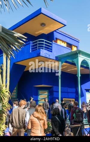 Blue House im Jardin Majorelle Botanischer Garten, ehemaligen Besitzer Yves Saint-Laurent und Pierre Bergé, Marrakesch, Marokko. Stockfoto