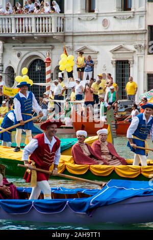 Venedig, Italien - 7. September 2008: Historische Schiffe geöffnet die Regata Storica findet jedes Jahr am ersten Sonntag im September. Stockfoto