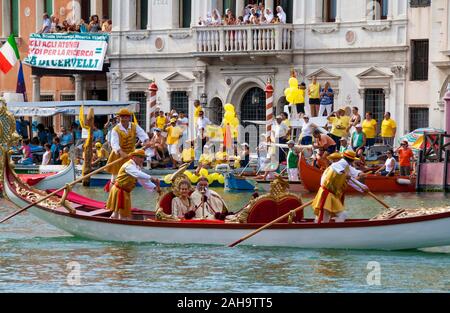 Venedig, Italien - 7. September 2008: Historische Schiffe geöffnet die Regata Storica findet jedes Jahr am ersten Sonntag im September. Stockfoto