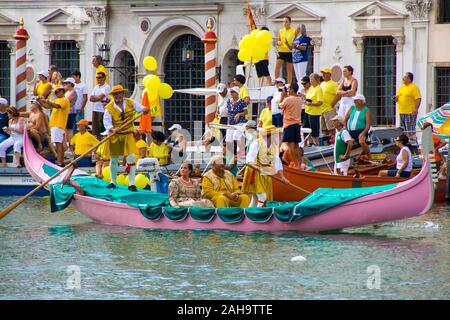 Venedig, Italien - 7. September 2008: Historische Schiffe geöffnet die Regata Storica findet jedes Jahr am ersten Sonntag im September. Stockfoto