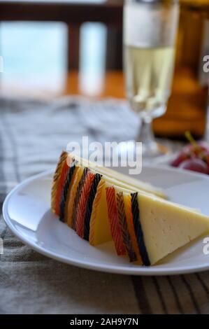 Käse Sammlung, Auswahl an spanischen Manchego Käse aus Kuh- und Ziegenmilch zu schließen, bis Stockfoto