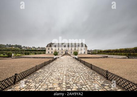 Château de Villandry im regnerischen Wetter im Herbst. Loire Tal. Frankreich. Eines der meistbesuchten Schlösser in Frankreich. Stockfoto