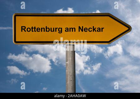 Detail Foto von einem Wegweiser mit der Aufschrift Rottenburg am Neckar, Baden-Württemberg, Deutschland, Europa Stockfoto