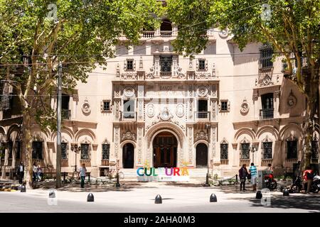 Banco Hipotecario Nacional, Avenida Gutierrez, Mendoza, Argentinien. Spanische Renaissance-Architektur. Stockfoto