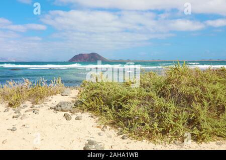 Schöner Blick auf die Insel Lobos Strand Corralejo, Fuerteventura, Kanarische Inseln Stockfoto