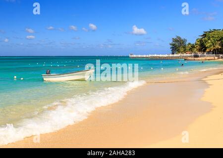Strand an der Höhle des Doktors in Montego Bay Jamaika Stockfoto