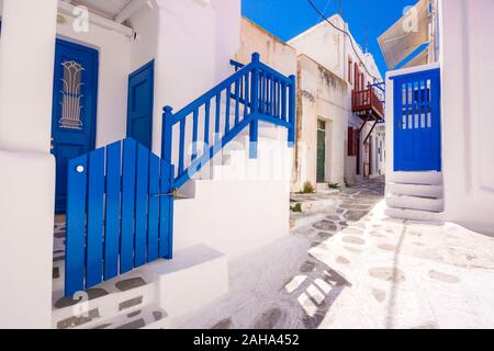 Blick auf den berühmten malerischen Gassen der Stadt Mykonos in Mykonos, Griechenland Stockfoto