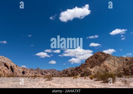 Durch die Bergregion Quebrada de las Flechas, nördlich der Stadt Cafayate, Argentinien. Stockfoto