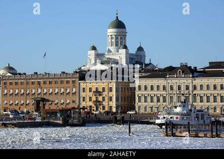 01.03.2018, Helsinki, Finnland - Blick auf den Dom von der zugefrorenen Ostsee. 00 S 180301 D 229 CAROEX.JPG [MODEL RELEASE: NEIN PROPERTY RELEASE: NEIN ( Stockfoto